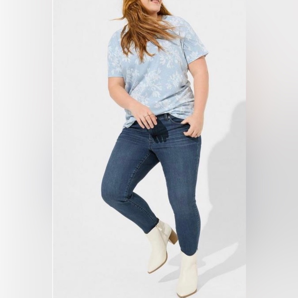 Torrid Relaxed Super Soft Slub V-Neck Tee Size 0 ( Large )